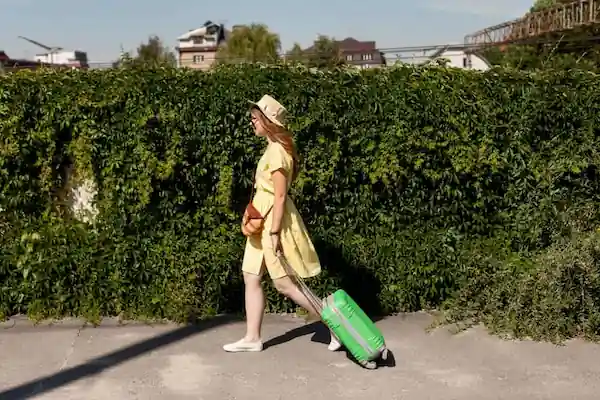 eco-friendly-airport-outfits