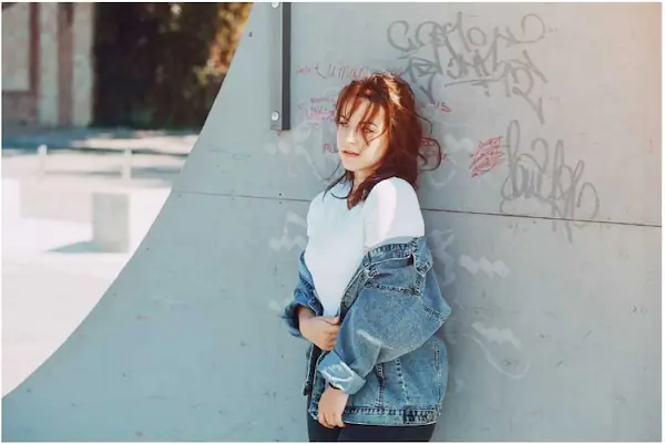 iconic-denim-jackets-and-acid-washed-denim