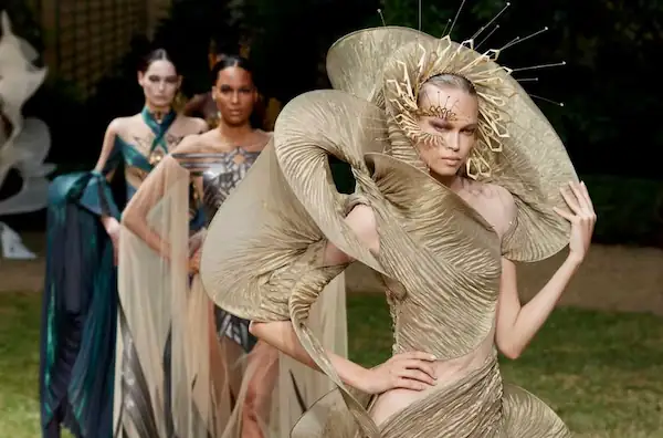 elle-collective-fashioning-the-future