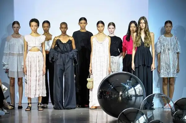 stephen-jones-millinery-presentation