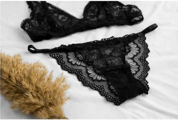 how-to-choose-the-perfect-matching-underwear-for-couples